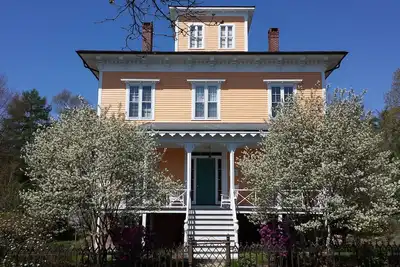Image de 1853 Captain Wheeler House-Historic Seaport Home Garden-Rental Retreat