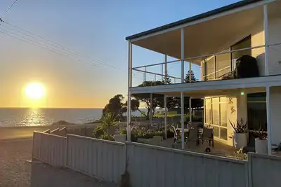 Image de Vue sur l'eau Bord de mer Deckadence-étonnantes
