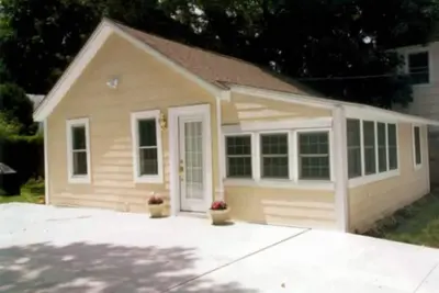 Image de Très bien situé! Cozy 3 chambres, 1 salle de bain chalet - au cœur de Rehoboth Beach!