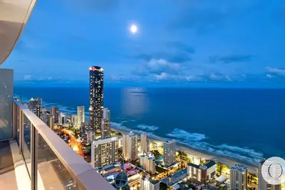 Image de Circle on Cavill - 5 Bedroom Sub Penthouse Airbnb- 2 night