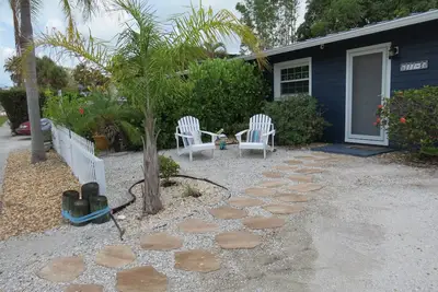 Image de Charmant cottage dans un quartier calme, près de la plage et de la baie. Les Enfants Restez Gratuit!