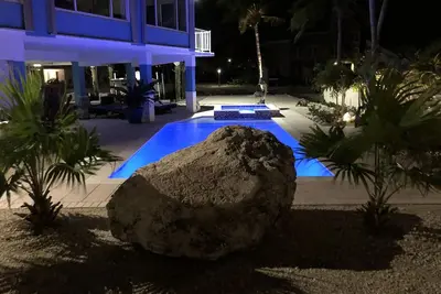 Image de Vue sur la mer Vues Vues! Piscine chauffée et spa