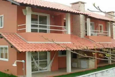 Image de Maisons de ville avec air et wifi à 100 mètres de la mer de Mariscal Beach, Bombinhas, Sc
