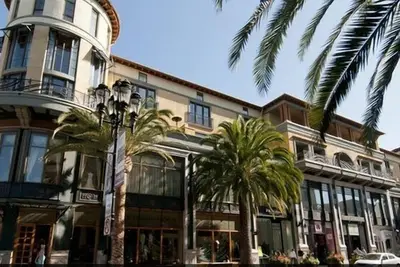 Image de Condo de luxe Idéalement situé dans le quartier chic de Santana Row San Jose