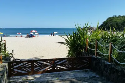 Image de Maison debout sur le sable dans différents condo, une intimité totale - Camburizinho