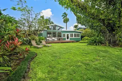 Image de Lokelani-une belle maison 3br \/ 3ba à 2 pâtés de maisons de la plage à Hanalei avec Ac