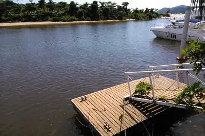Image de Paradisiac House in Barra do Una, in front of the beach, with access to boats.