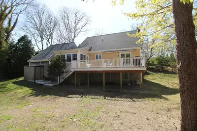 Image de 3br Colonial magnifiquement entretenu près de Forrest Beach