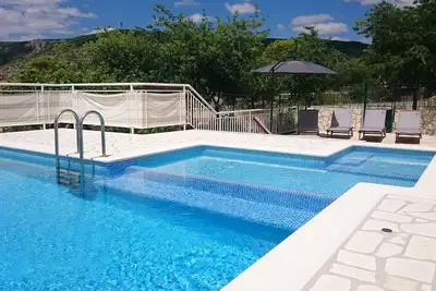 Image de Maison de vacances de luxe dans l'arrière-pays dalmate