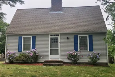 Image de Marchez jusqu'à la plage Colonial Acres! Des vacances dans une grande maison familiale à West Yarmouth!