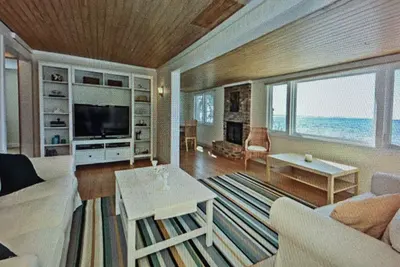 Image de Juste rénové Accueil Waterfront avec plage privée sur la baie de Shinnecock