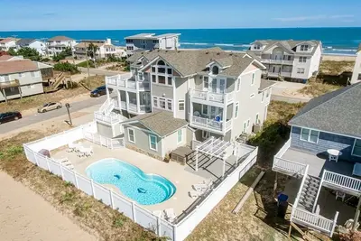 Image de Windjammer | 150 pieds de la plage | Piscine privée, bain à remous