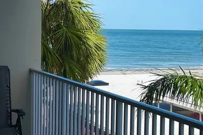 Image de Août spécial! ! Cosy Ocean View Condo à Hamilton House sur la plage