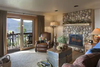 Image de Condo de luxe Lakeview