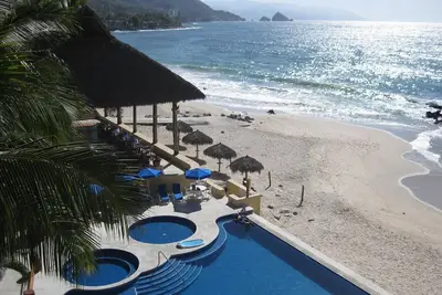 Image de Oceanfront Luxury Condo - Exclusive South Shore
