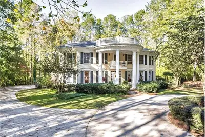 Image de Doux Élégant Lac Front 3 Acre Southern Plantation