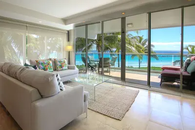 Image de Superbe condo 2 chambres en bord de mer avec piscine - Ocean One 204