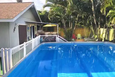 Image de Piscine, bain à remous, a / c, immense lani, 1bl à la plage et des magasins Stkm20130009