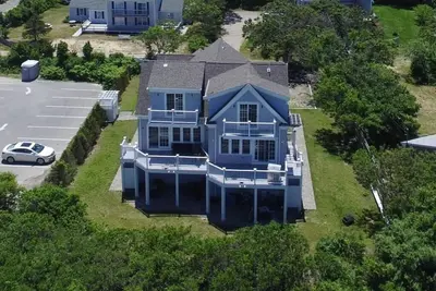 Image de Peut accueillir 12 personnes avec vue sur la baie de Cape Cod, 6 Bd \/ 6 Bth