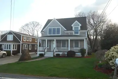 Image de Classique Priscilla Beach Cottage avec vue panoramique et couchage pour 10