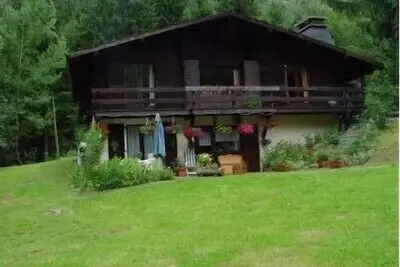 Image de Chalet confortable et spacieux dans le bois avec vue imprenable sur le Mont Blanc