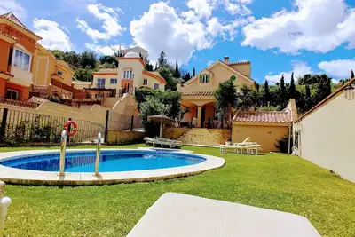 Image de Villanita, soleil au golf et divertissement près de la plage