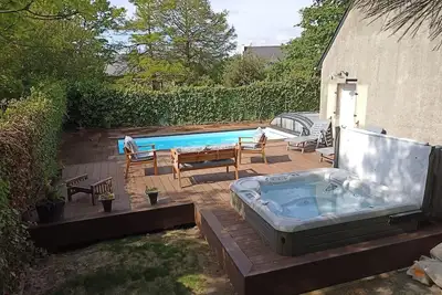 Image de Loctudy, 80 m des plages, 2 à 8 pers. Piscine chauffée et jacuzzi privatifs.