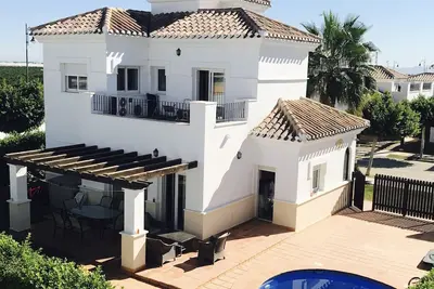 Image de Villa de luxe - avec piscine privée - 8 personnes - entièrement climatisée