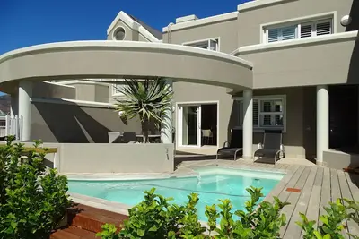 Image de Maison moderne située le long de la plage pour 6 personnes