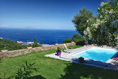Image de location moderne, residentiel, verdure, calme, piscine, vue superbe, jardin parking.