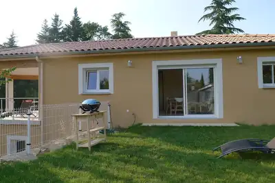 Image de Villa récente bien équipée dans la verdure, Sud Ardèche à 3km d'Aubenas