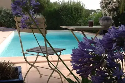 Image de appartement  dans residence au calme avec jardin et piscine