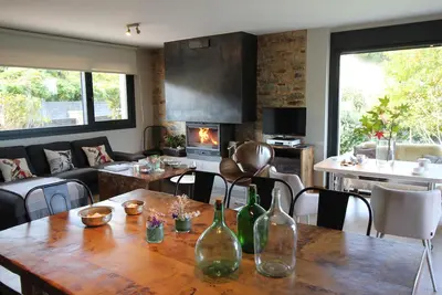 Image de Villa de luxe près de la plage avec jardin et piscine