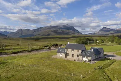 Image de Superbe maison de campagne au sein de Lochcarron immobilier à Highlands écossaises, construction 2011
