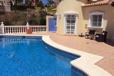 Image de Détaché 3 chambres, 2 salles de bains villa avec piscine privée face sud.