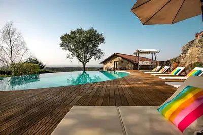 Image de Maison Ă Moledo (Caminha) avec piscine, barbecue et une vue panoramique sur la mer