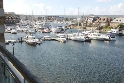 Image de Superbe Deux chambres, deux salles de bains à plat, avec deux balcons avec vue sur la marina