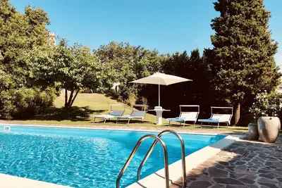 Image de Oasis de piscine à côté du centre-ville