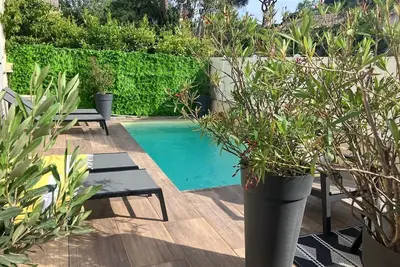 Image de A St Tropez, Rez de jardin indépendant, plage à 50 m, Piscine et portails privés