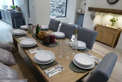 Image de Maison de luxe traditionnelle Lakeland avec un grand parking et des vues fantastiques