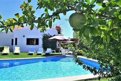 Image de Villa avec piscine et jardin près de la plage de Cabanas