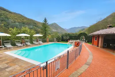 Image de Cottage restauré avec amour avec piscine privée, 2ème cuisine extérieure, vue imprenable