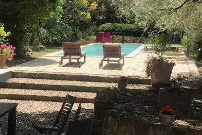 Image de an idyllic hilltop historic house