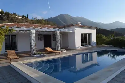 Image de Villa (6 + 2) la vie privée, un bon accès, à proximité de la S. Tejada N. P. , 20 min de la mer