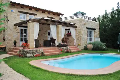 Image de Rock House's Villa Rhapsody (2 chambres, 4 personnes) avec jardin privé et piscine