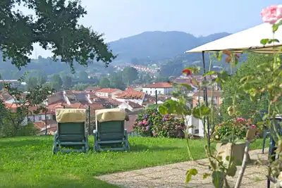 Entrez en contact avec la nature dans une ancienne ferme surplombant Ampuero