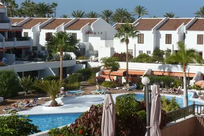 Image de appartement 2 chambres, 2 sdb, terrasse, plein sud, vue piscine, 50m de la mer
