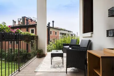 Image de Grand appartement à 500m du centre historique et 1, 4 km de l'Arena