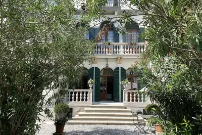 Image de Apartment with garden in a period villa on the seafront