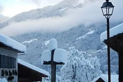 Image de Appartement alpin avec une vue imprenable sur la montagne et un accès facile aux pistes de ski